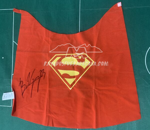 Capa firmada por Brandon Vázquez