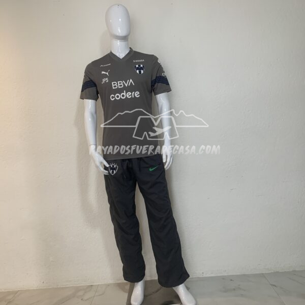 Jersey entrenamiento temporada 22-23 utilería