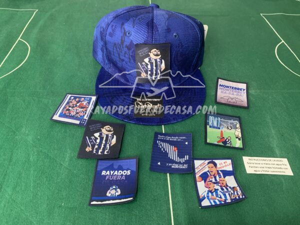 Gorra Azul Rayados con 7 parches intercambiables ajustable unitalla firmada