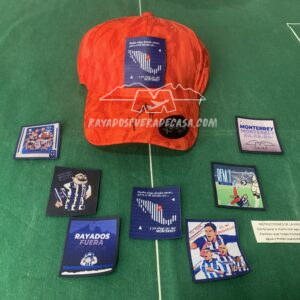 Gorra roja Rayados con 7 parches intercambiables cerrada de resorte talla S-M unitalla firmada